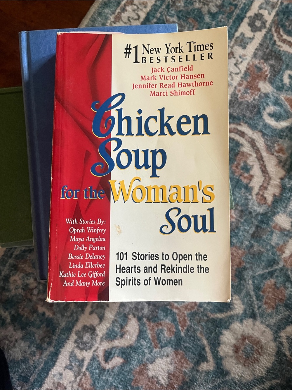 Chicken Soup for the Woman's Soul — Paperback Book (Red, Cream, Blue)